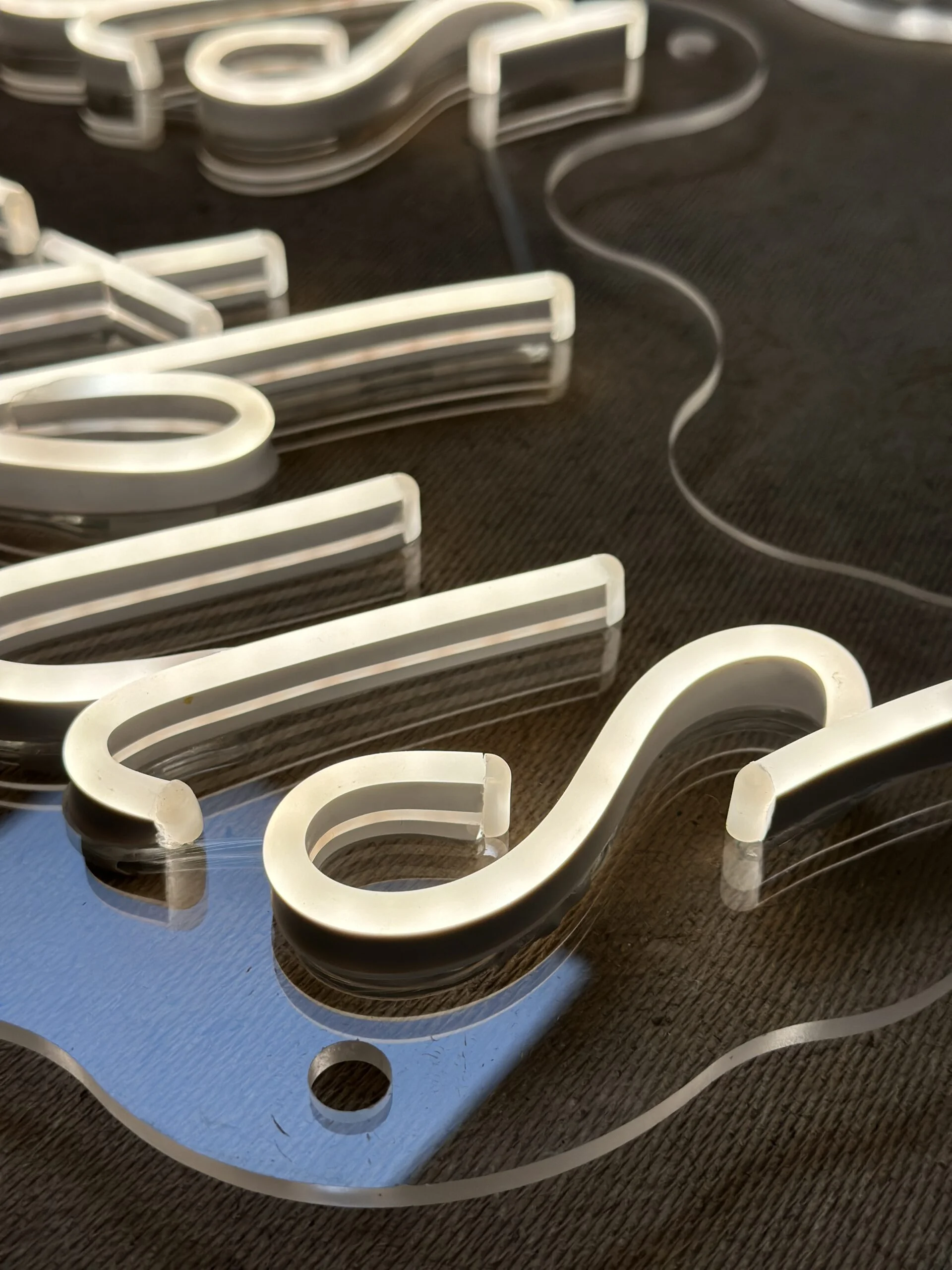 Differences in Neon LED Sign Manufacturing Technologies: Original vs. Smart